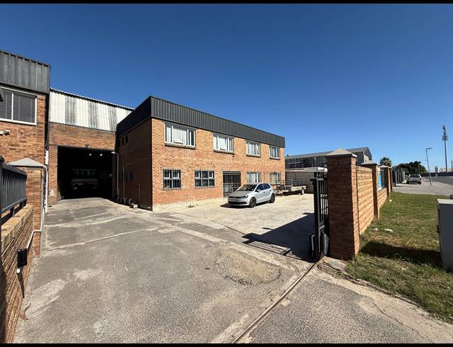 1,300M² WAREHOUSE FOR SALE IN BLACKHEATH INDUSTRIAL